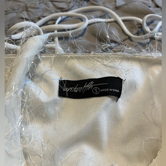 On Twelfth shimmer top, color is ivory. Size S. - Picture 5 of 7